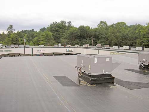 new-epdm-roof-at-shopping-plaza-1